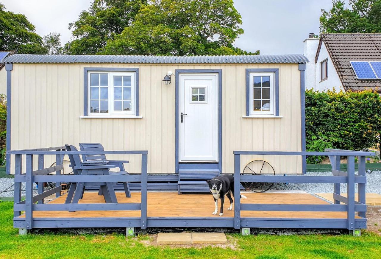 Small Cozy Shepherd Hut 20 By 7 Feet With Boxed In High Double Bed Balmacara Dış mekan fotoğraf