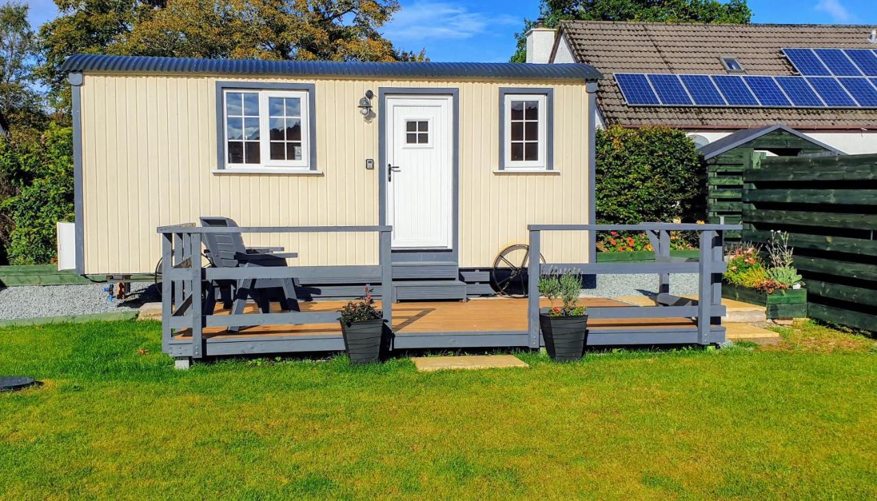 Small Cozy Shepherd Hut 20 By 7 Feet With Boxed In High Double Bed Balmacara Dış mekan fotoğraf