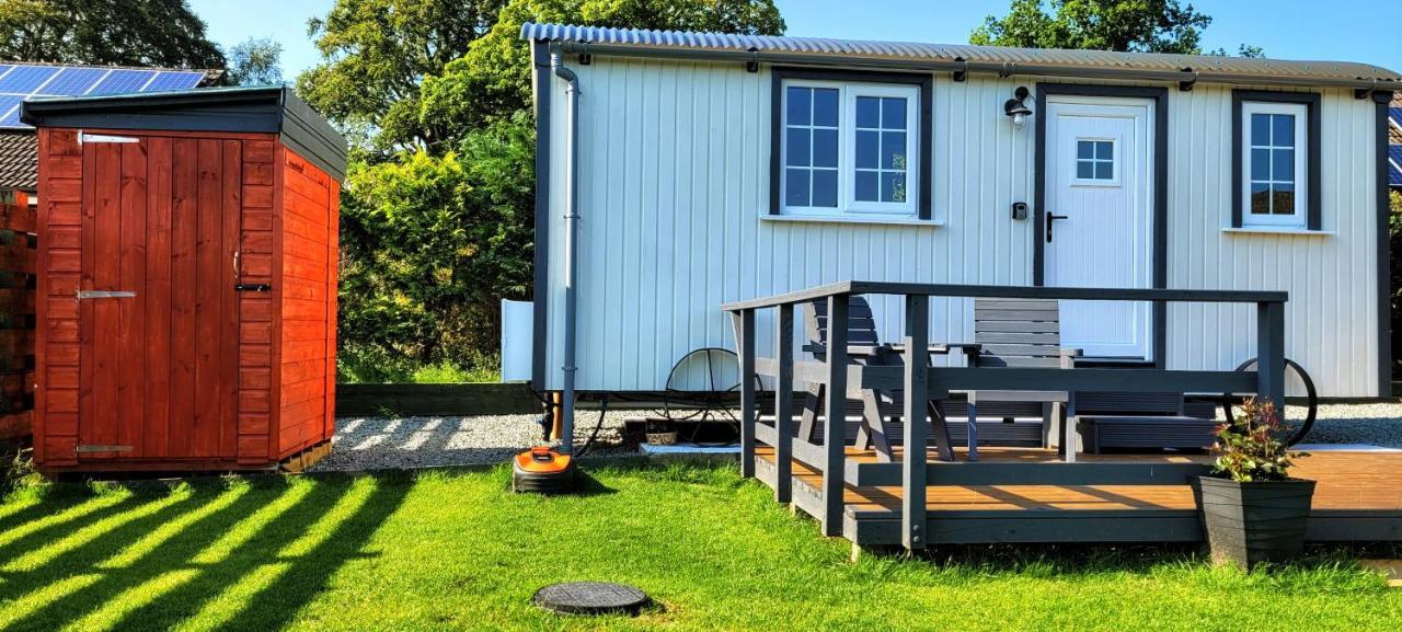 Small Cozy Shepherd Hut 20 By 7 Feet With Boxed In High Double Bed Balmacara Dış mekan fotoğraf