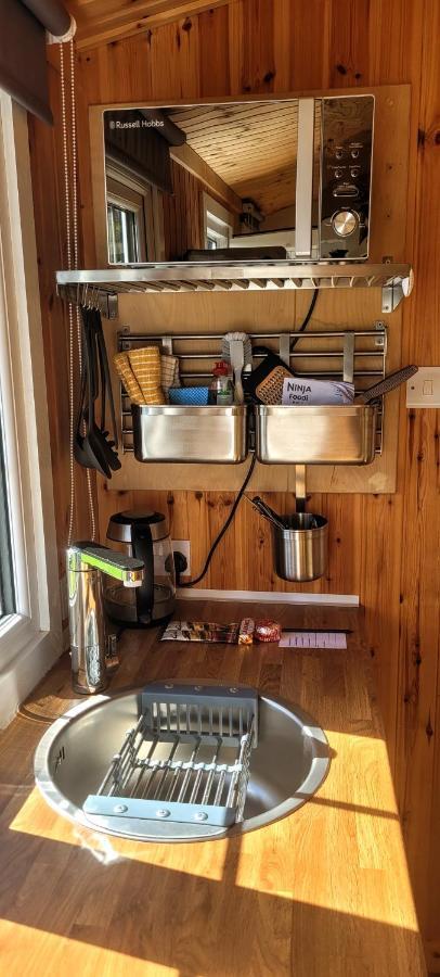 Small Cozy Shepherd Hut 20 By 7 Feet With Boxed In High Double Bed Balmacara Dış mekan fotoğraf
